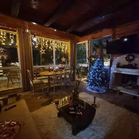 Chalet ξύλινο κτήμα παππά Levádeia