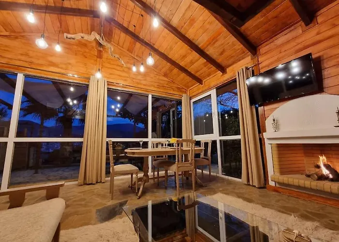 ξύλινο κτήμα παππά Σαλέ Λειβαδιά