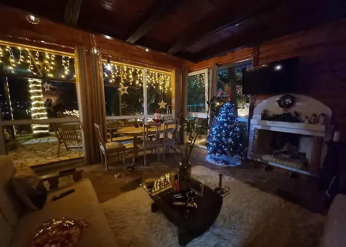 Σαλέ ξύλινο κτήμα παππά Λειβαδιά