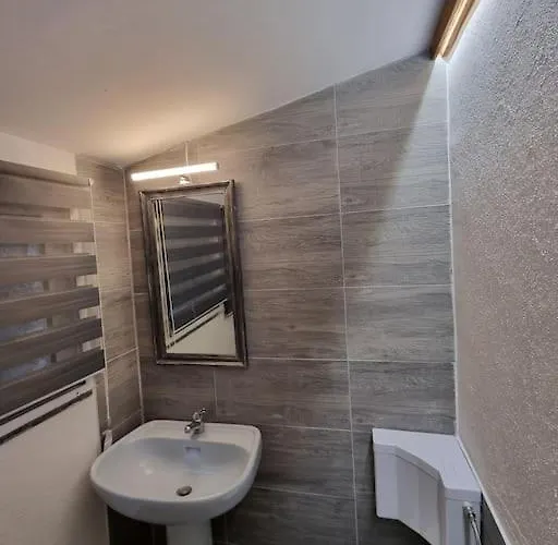 Σαλέ ξύλινο κτήμα παππά Λειβαδιά