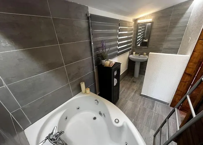 Σαλέ ξύλινο κτήμα παππά Λειβαδιά