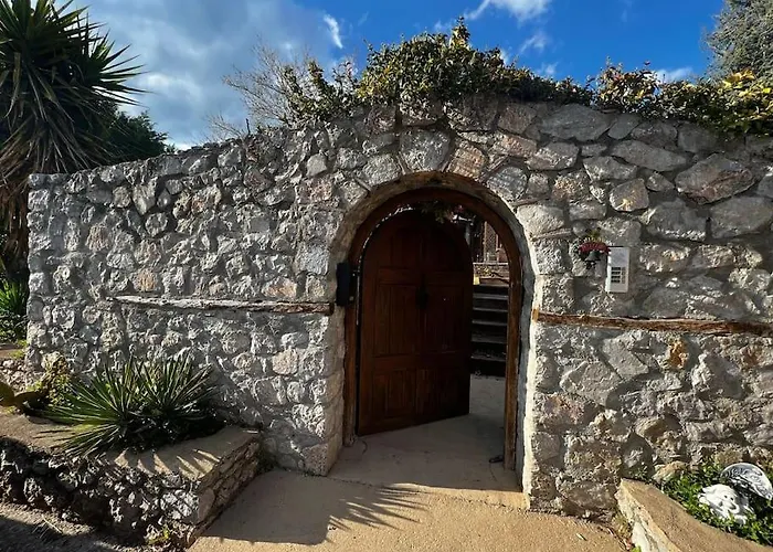 ξύλινο κτήμα παππά Σαλέ *